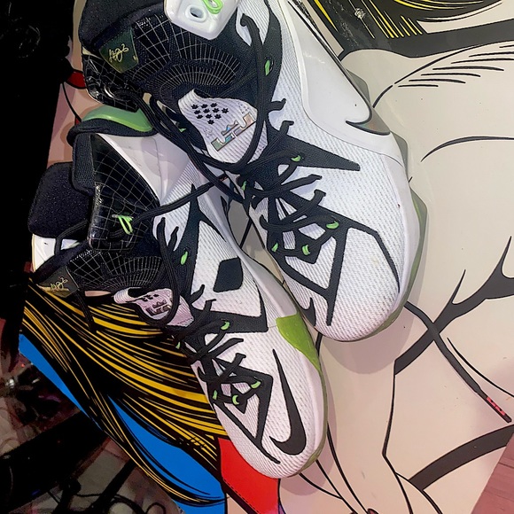 Nike LeBron 12
All Star Game - Picture 1 of 3